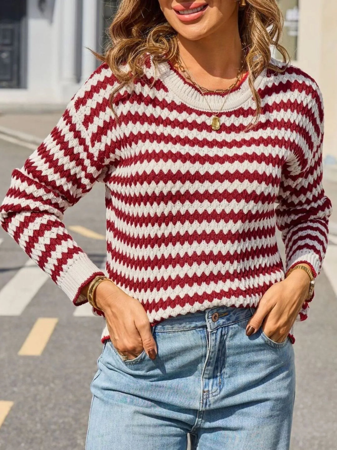 Textured zigzag stripe knit round neck sweater