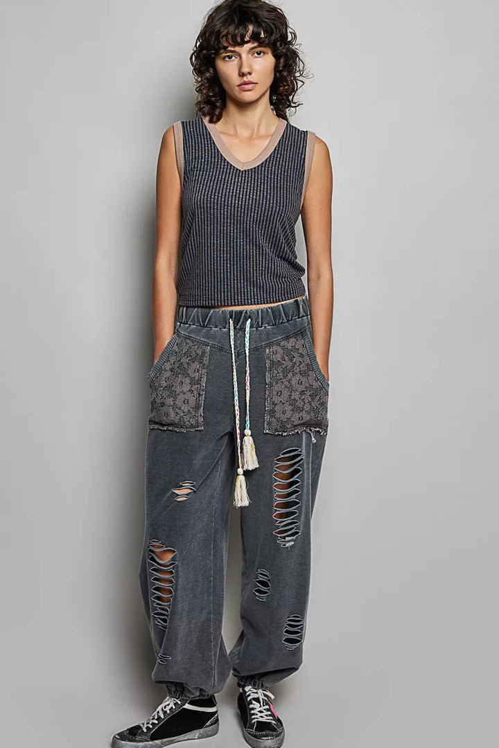 V-neck ribbed sleeveless tank with contrast trim