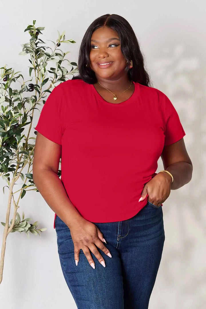 Round neck short sleeve tee with side slit hem