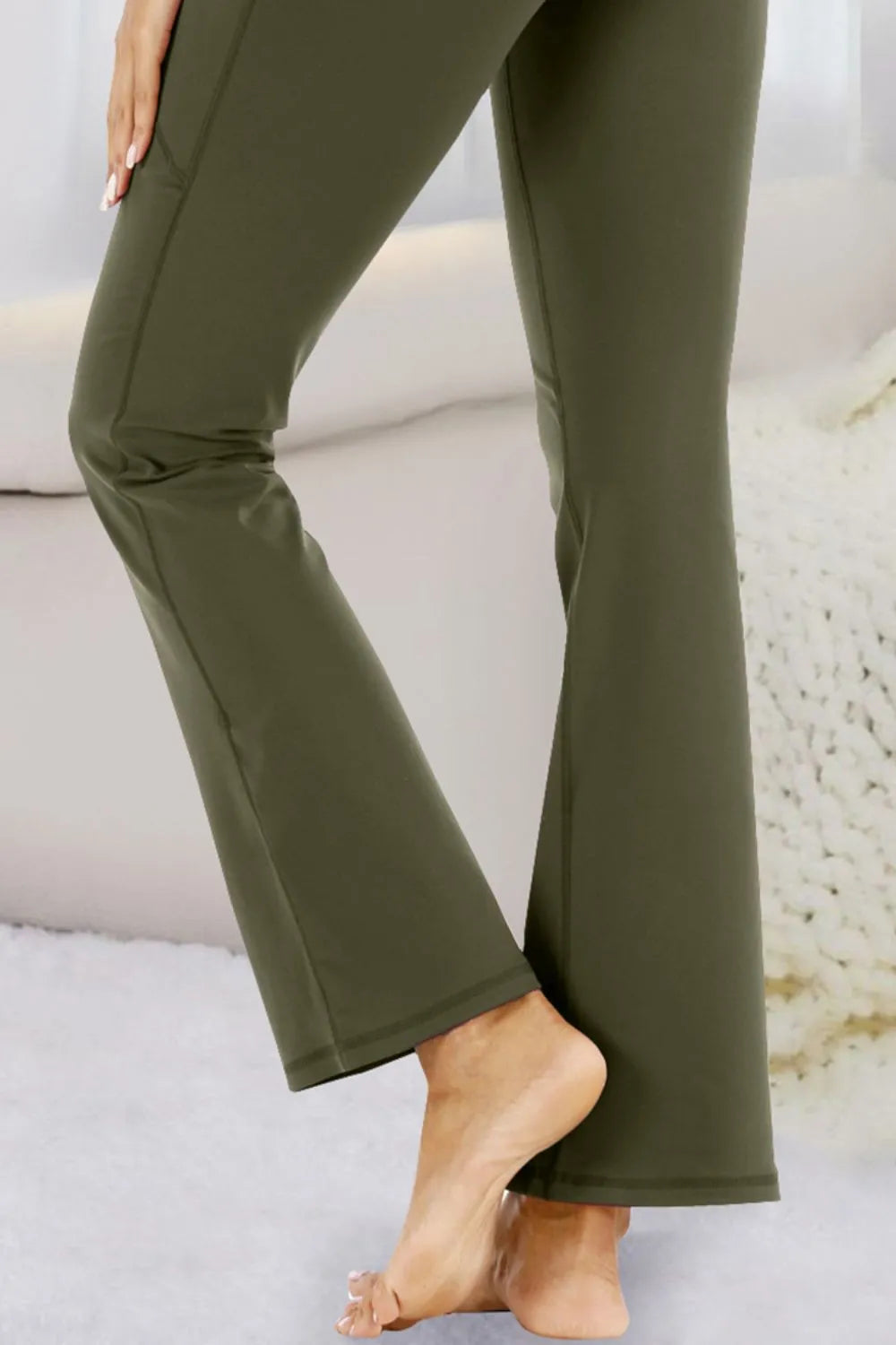 High-waisted flare yoga pants with side phone pockets