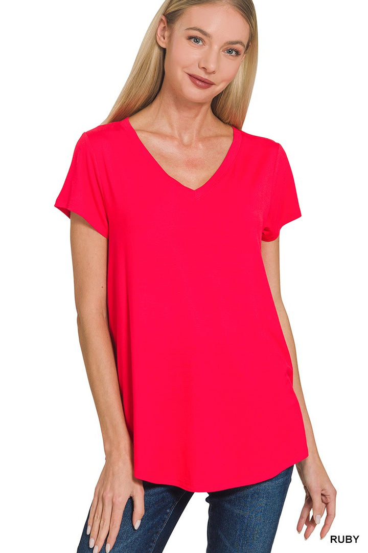 RUBY Short sleeve V-neck rayon top with curved round hem