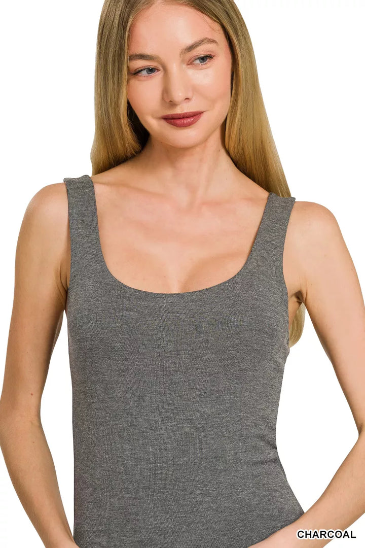 Double-layered scoop neck stretch knit tank top