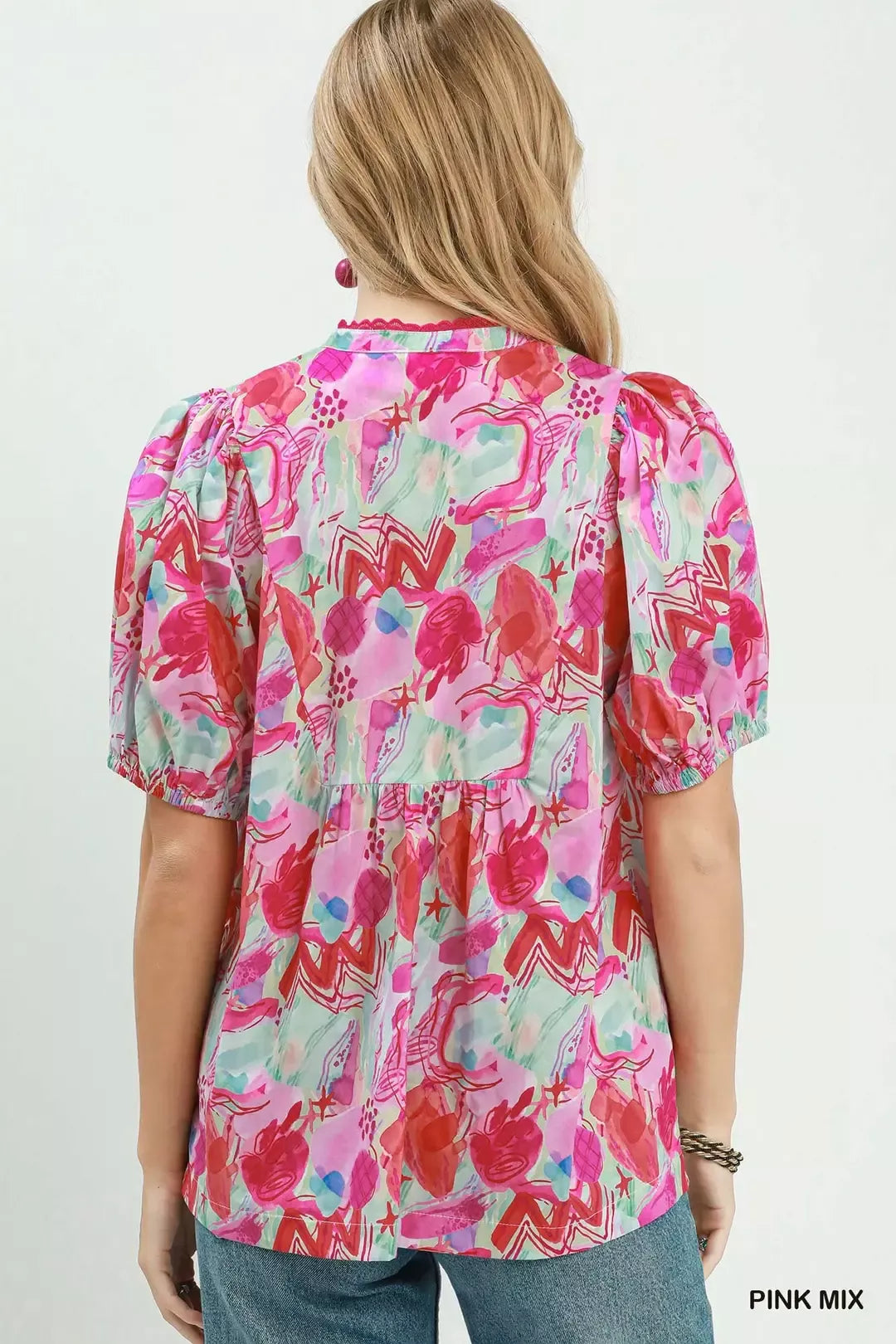 Abstract print puff sleeve top with ruched yoke
