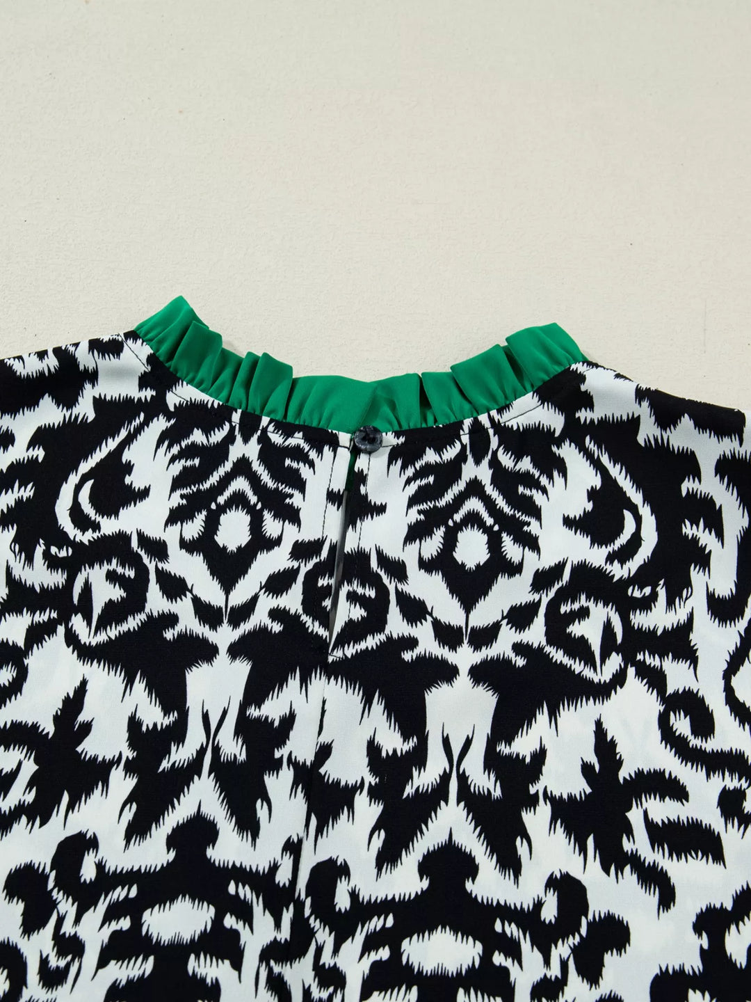 Ruffle contrast trim damask print puff sleeve blouse