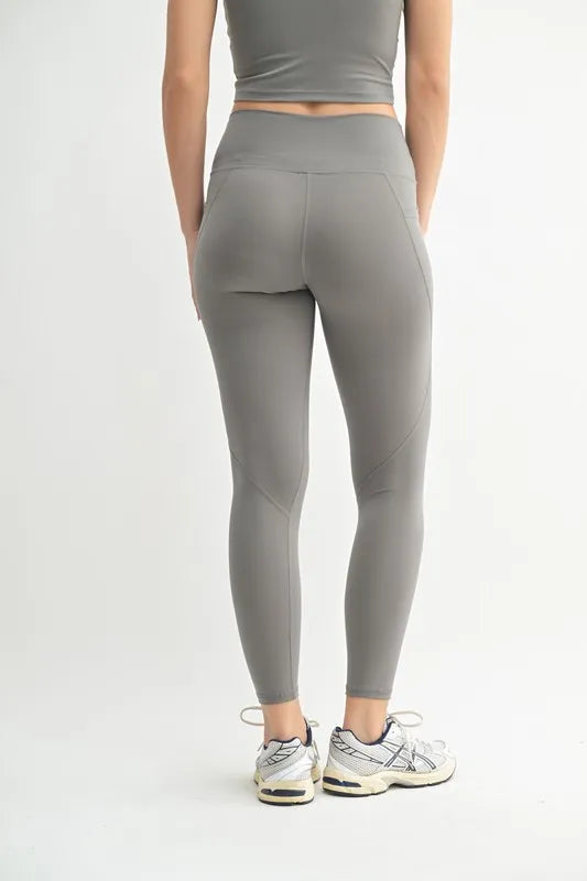 High-waisted sculpting leggings with side pockets