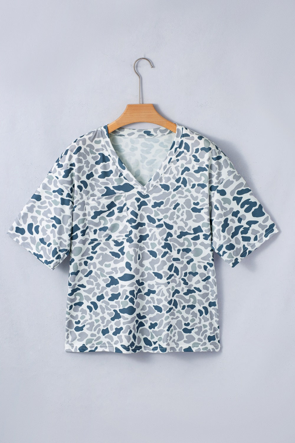 Abstract camo print V-neck pocket tee