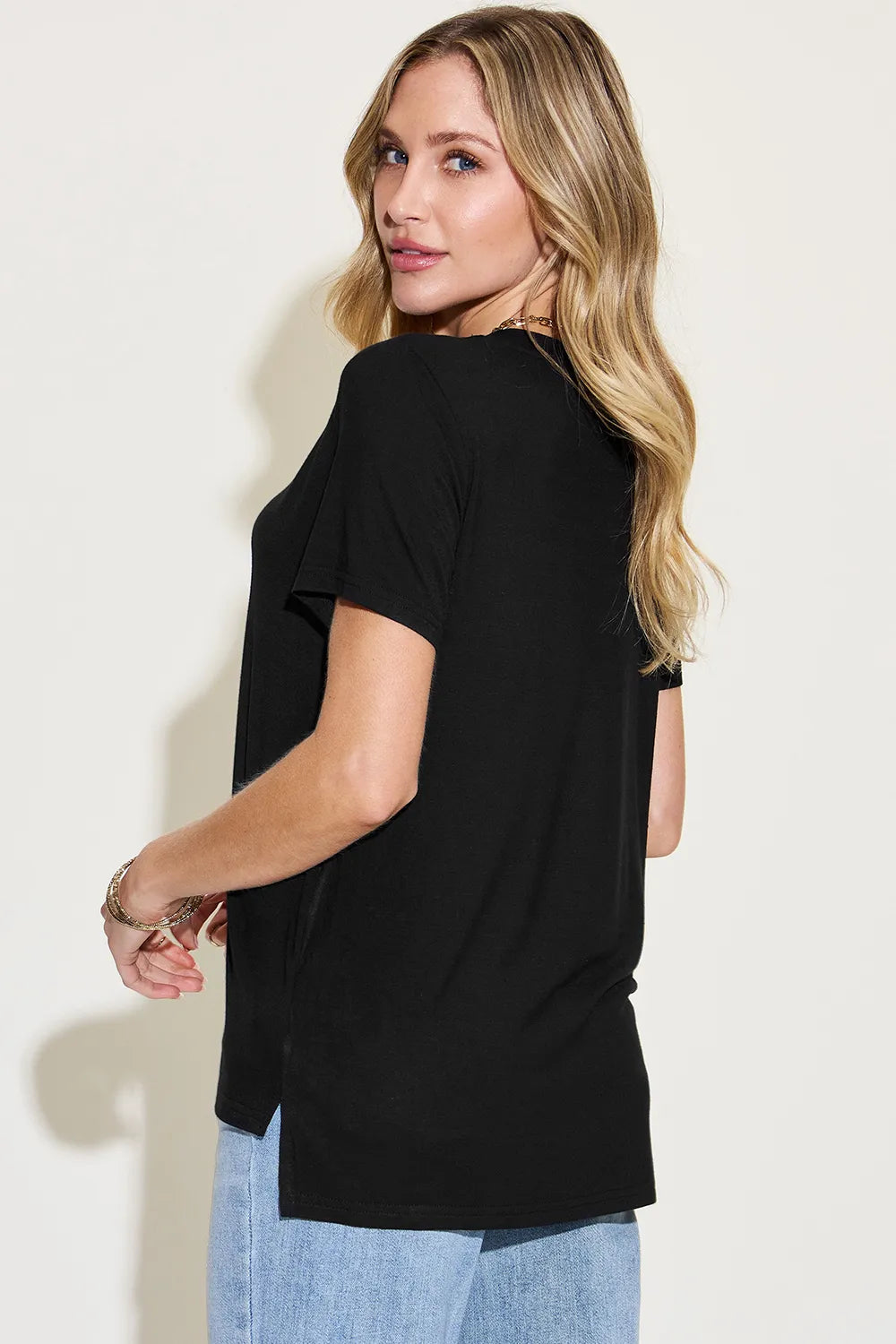 V-neck high-low short sleeve tee with side slits