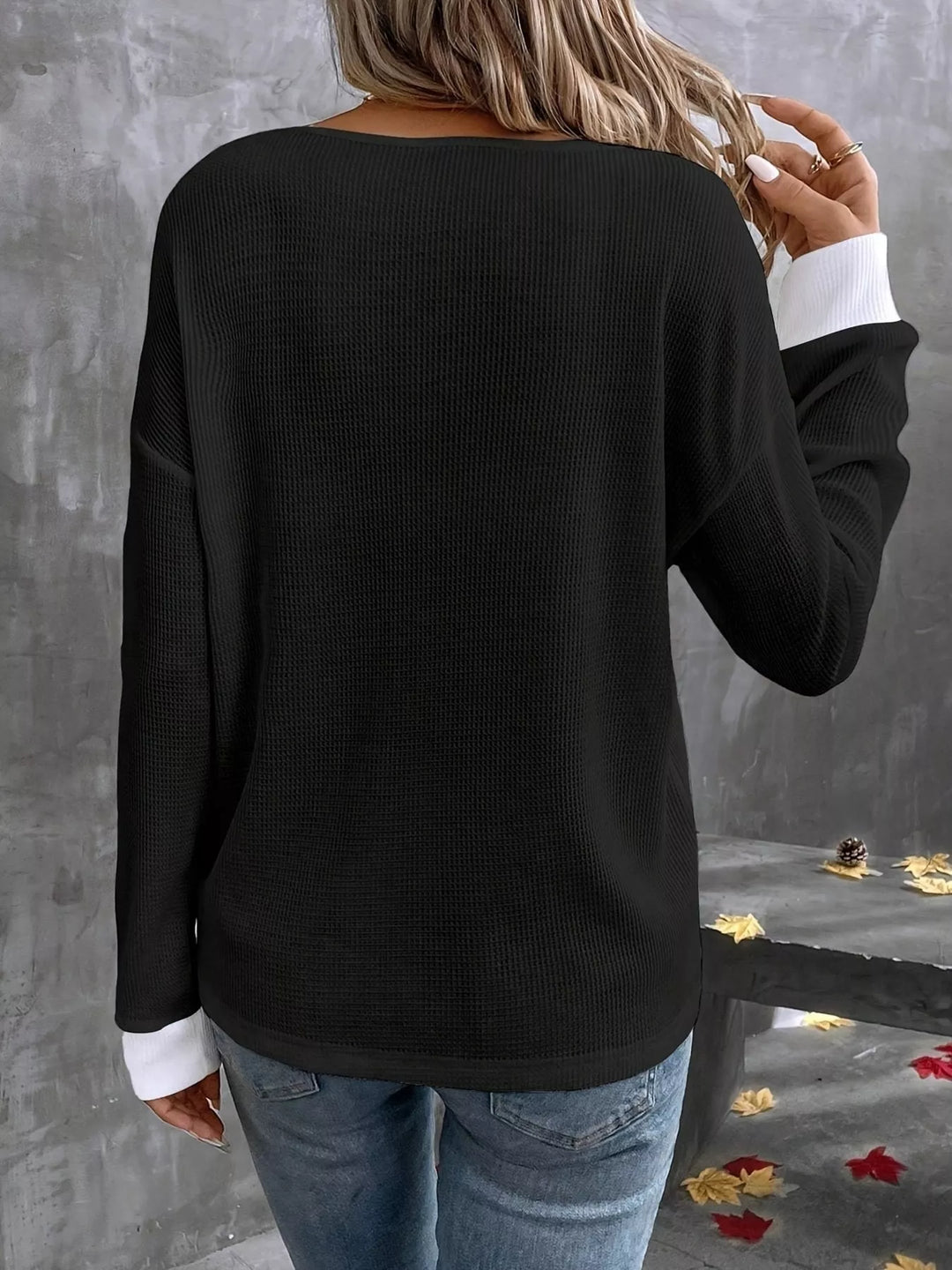 Contrast-trim waffle knit V-neck long sleeve top