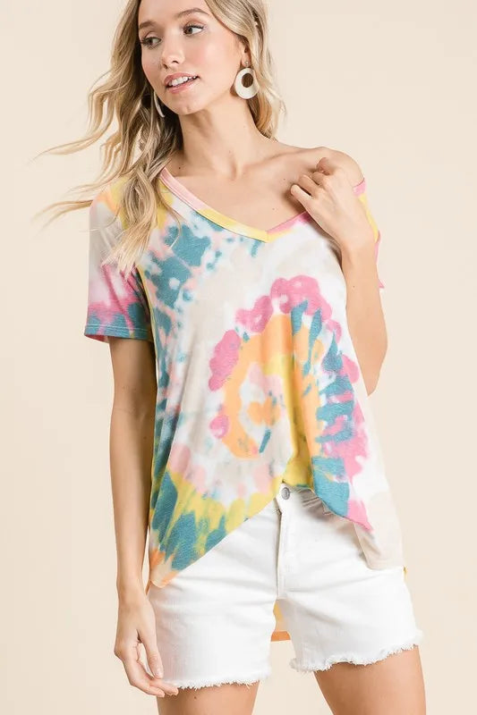 Circular tie-dye print V-neck short sleeve top