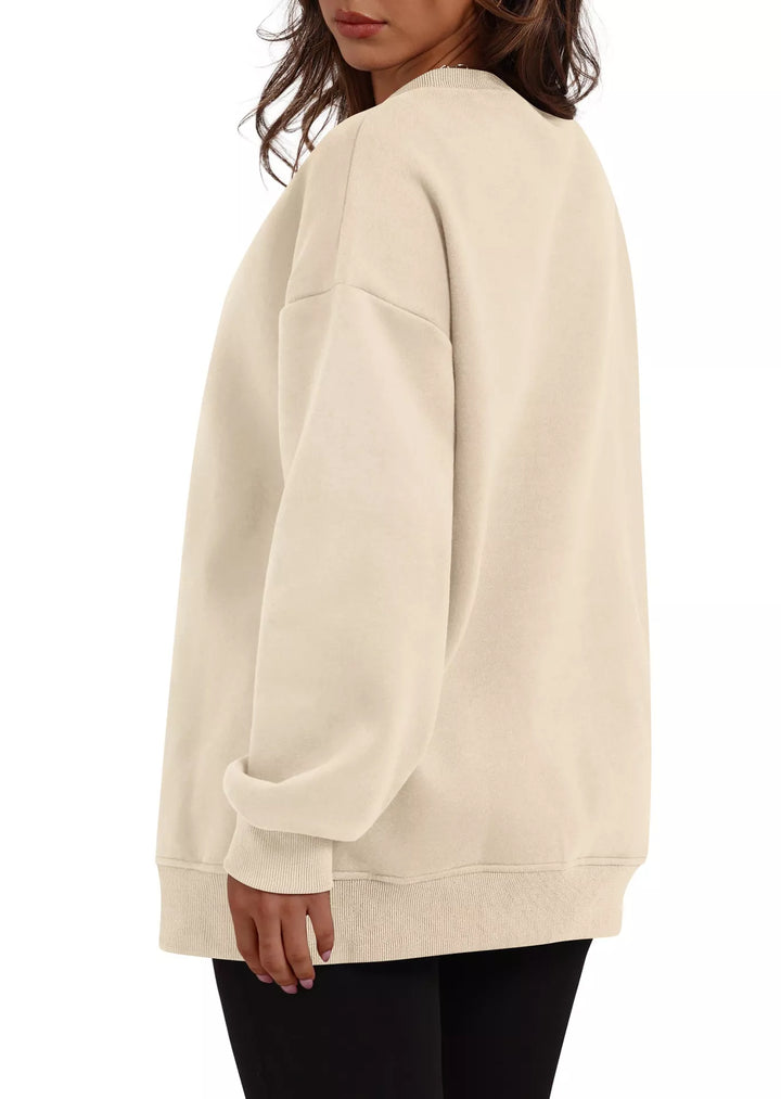 Relaxed crew neck sweatshirt with side pockets and slit hem
