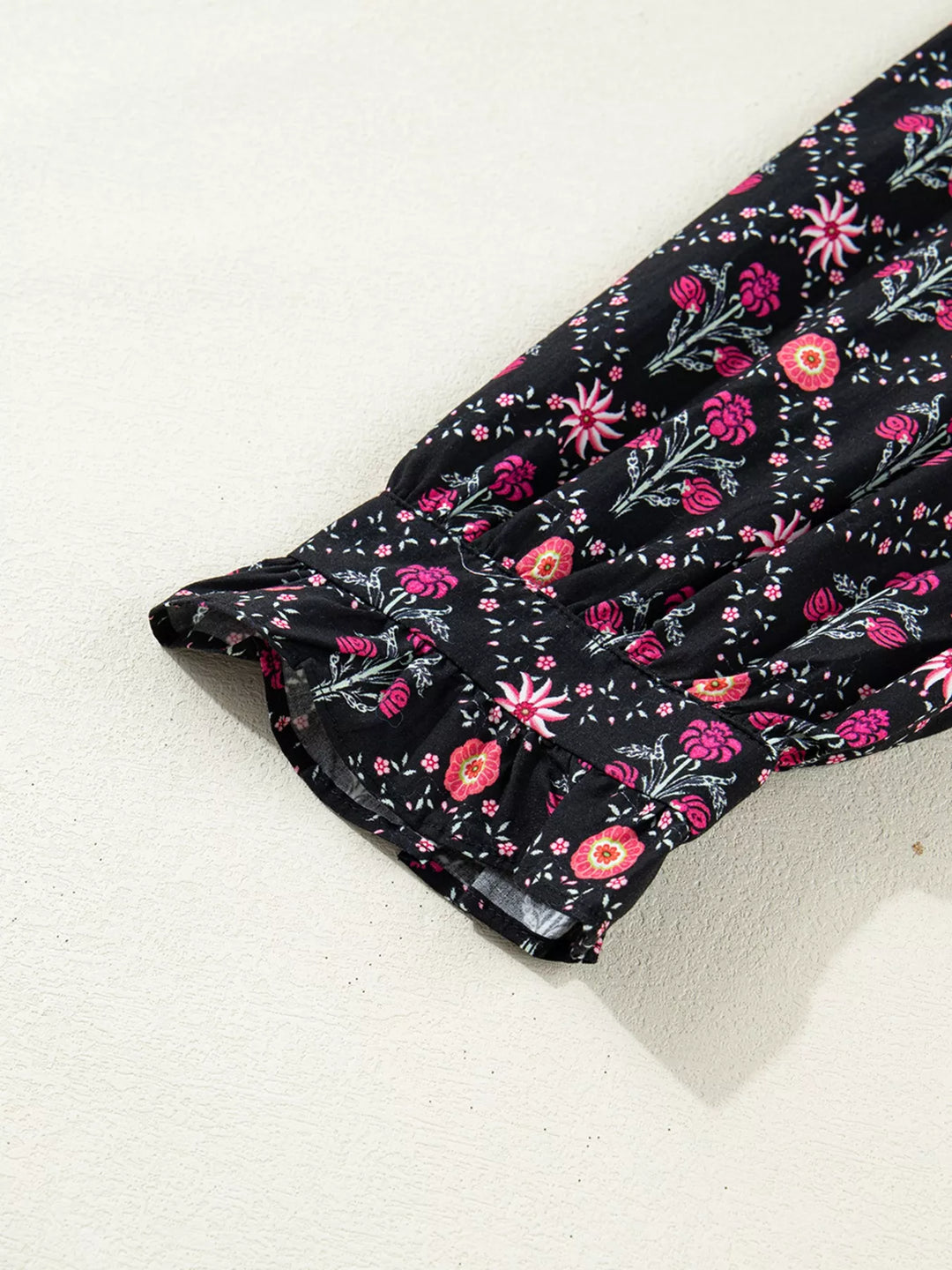Vintage floral contrast V-neck blouse with bracelet sleeves