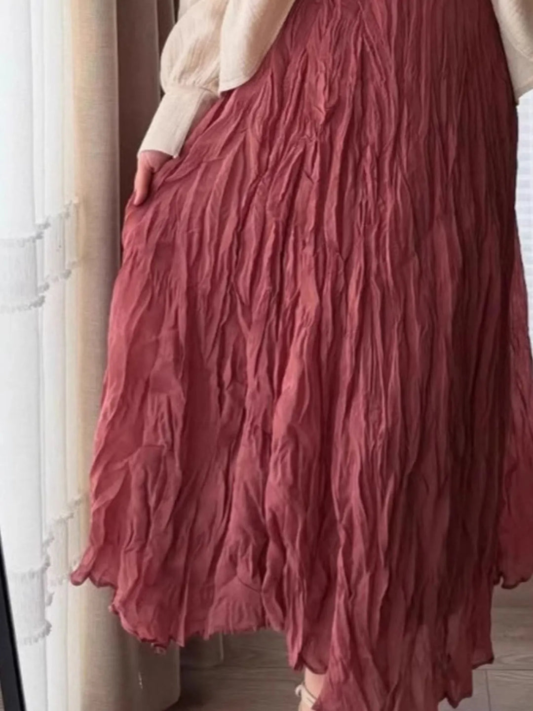 Crinkle-texture midi skirt with ruched elastic waist