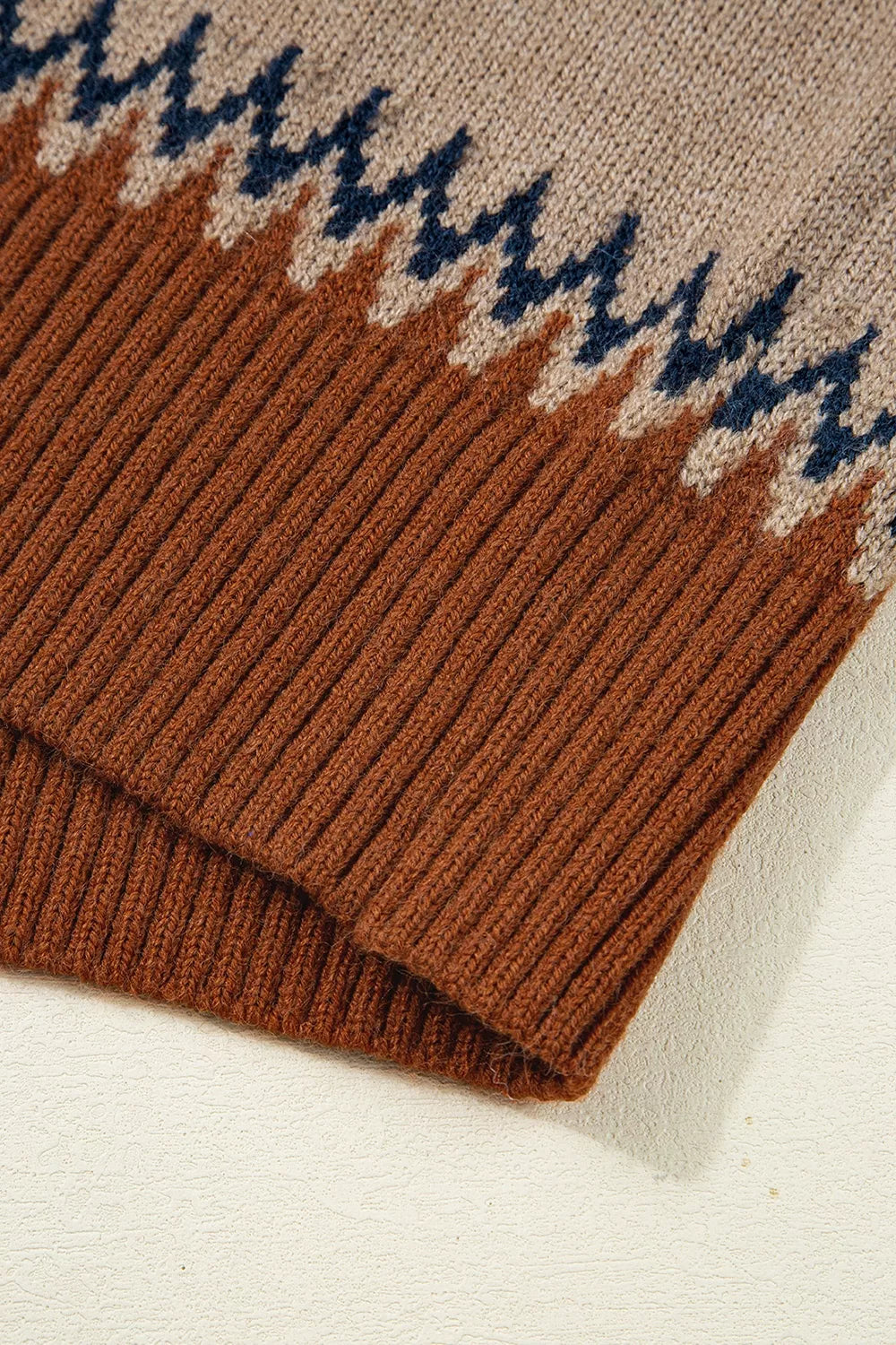 Geometric zigzag knit crew neck pullover sweater