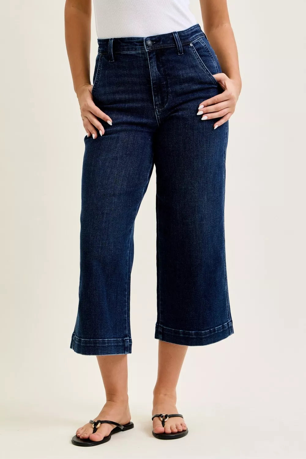High-rise wide-leg cropped jeans with side pockets