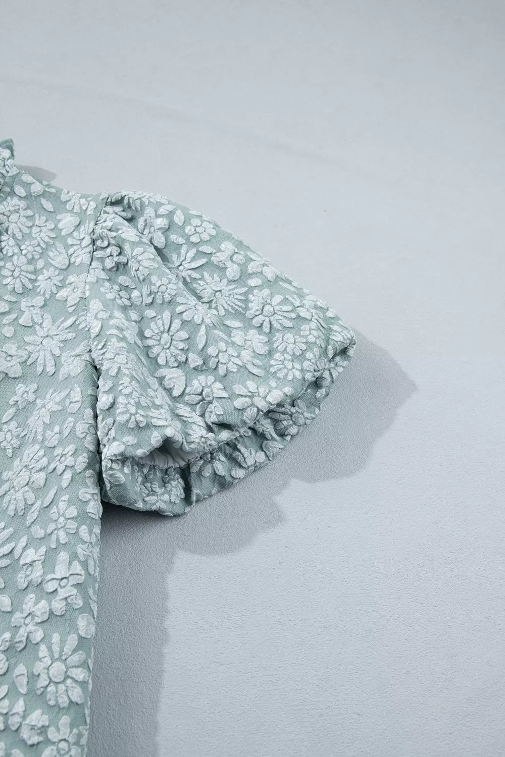 Floral jacquard puff sleeve blouse with split neck