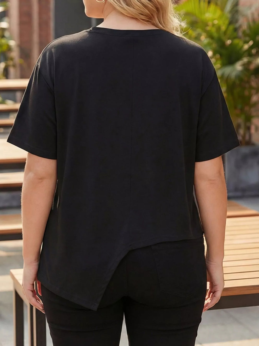 Plus-size short sleeve top with asymmetrical button hem