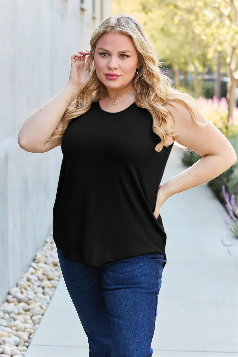 Round neck curved hem rayon tank top
