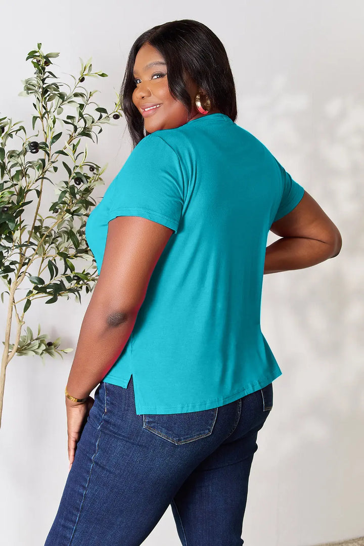 Round neck short sleeve tee with relaxed fit