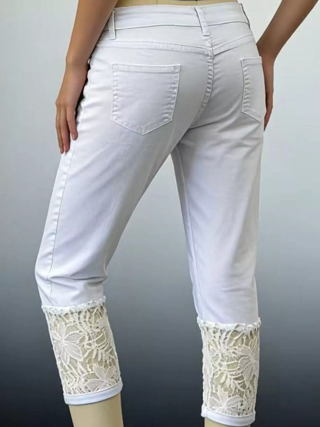 Lace-trim capri jeans with slim mid-rise stretch fit