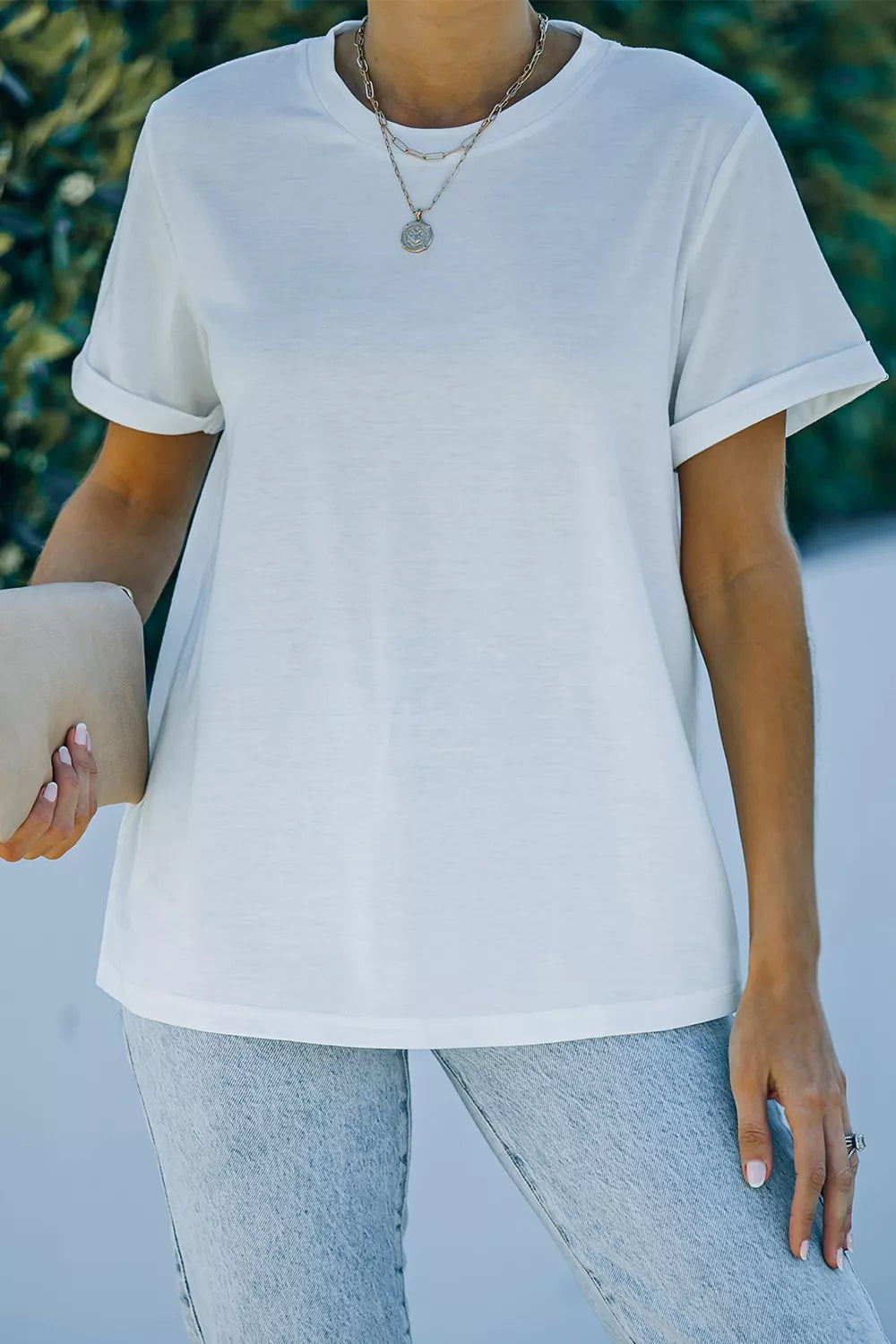 Rolled-sleeve crew neck tee with curved hem