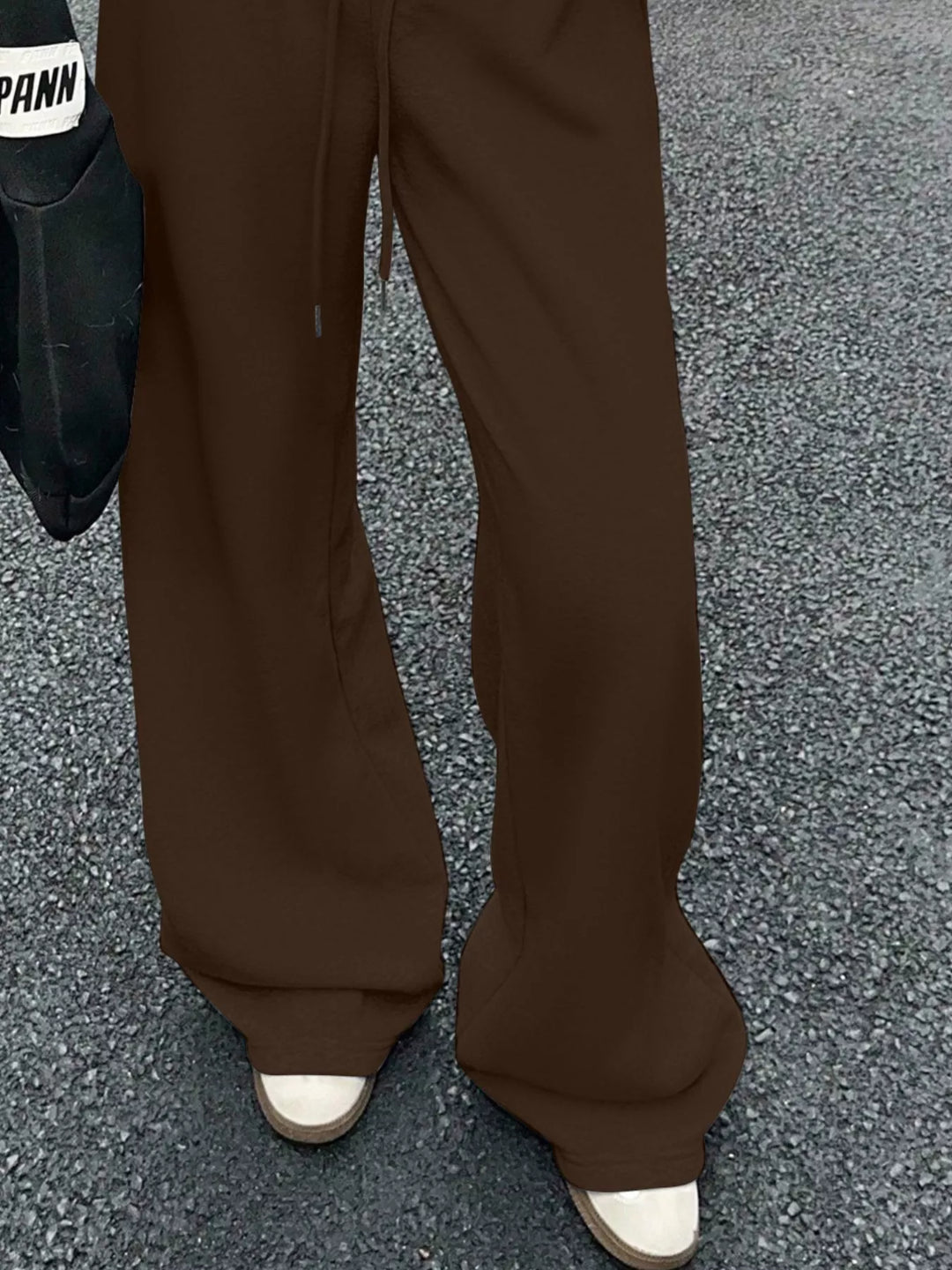Wide-leg drawstring sweatpants with side pockets