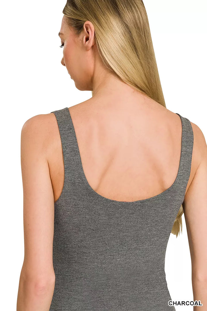 Double-layered scoop neck stretch knit tank top