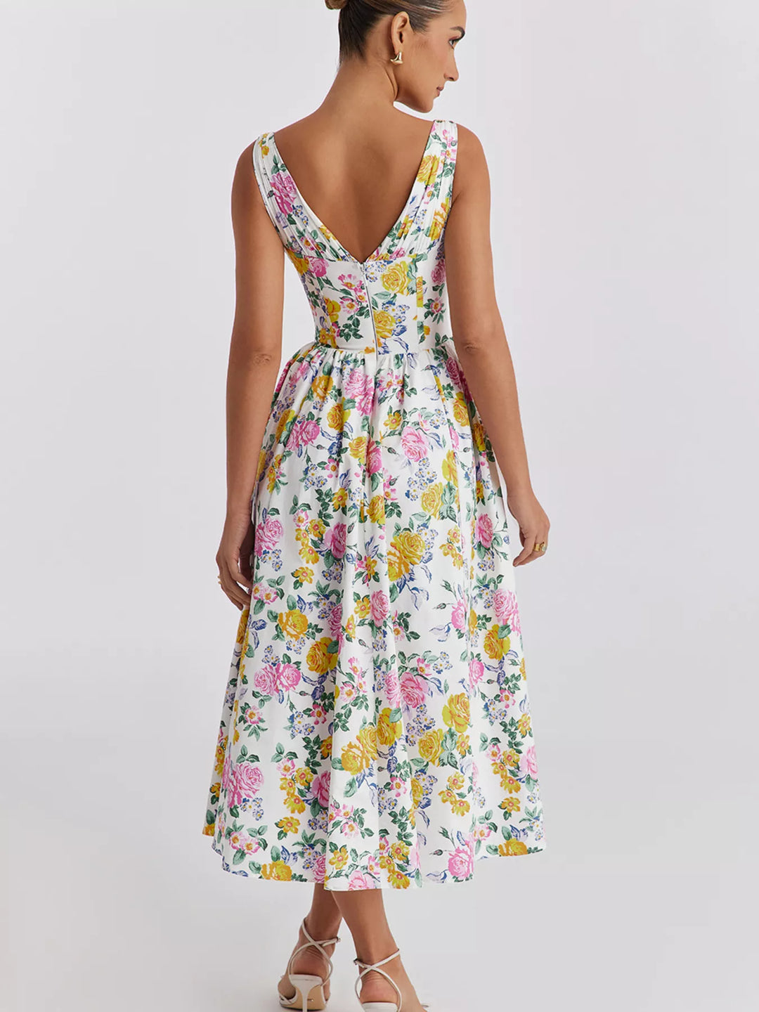 Sleeveless V-neck midi dress with fitted bodice and pockets