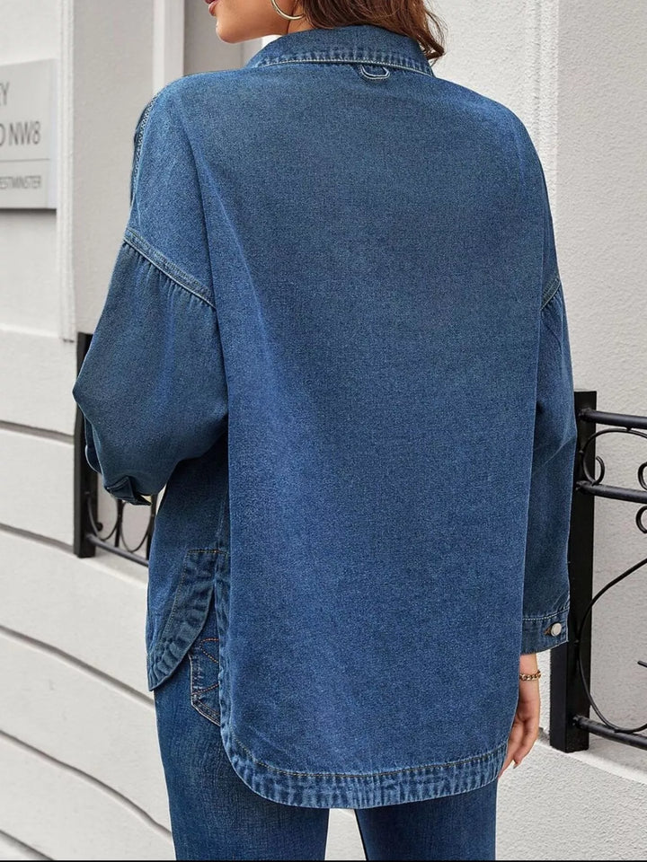 Loose-fit denim jacket with flap pockets and button front