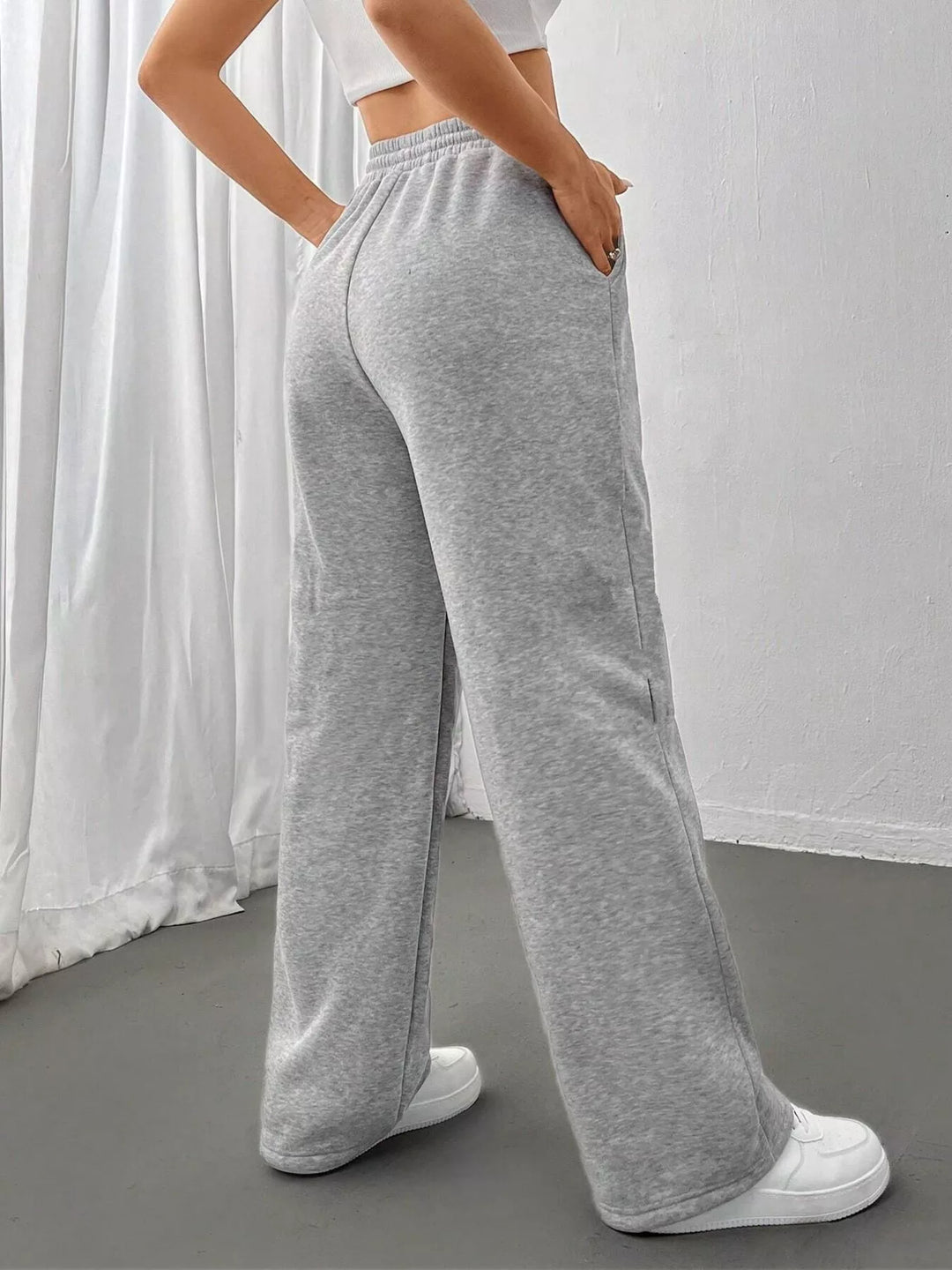 Wide-leg drawstring sweatpants with side pockets