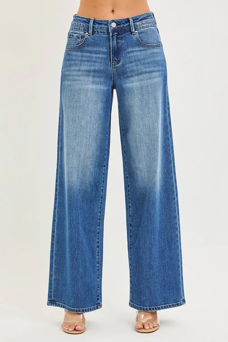 Slouchy wide-leg baggy jeans with pockets