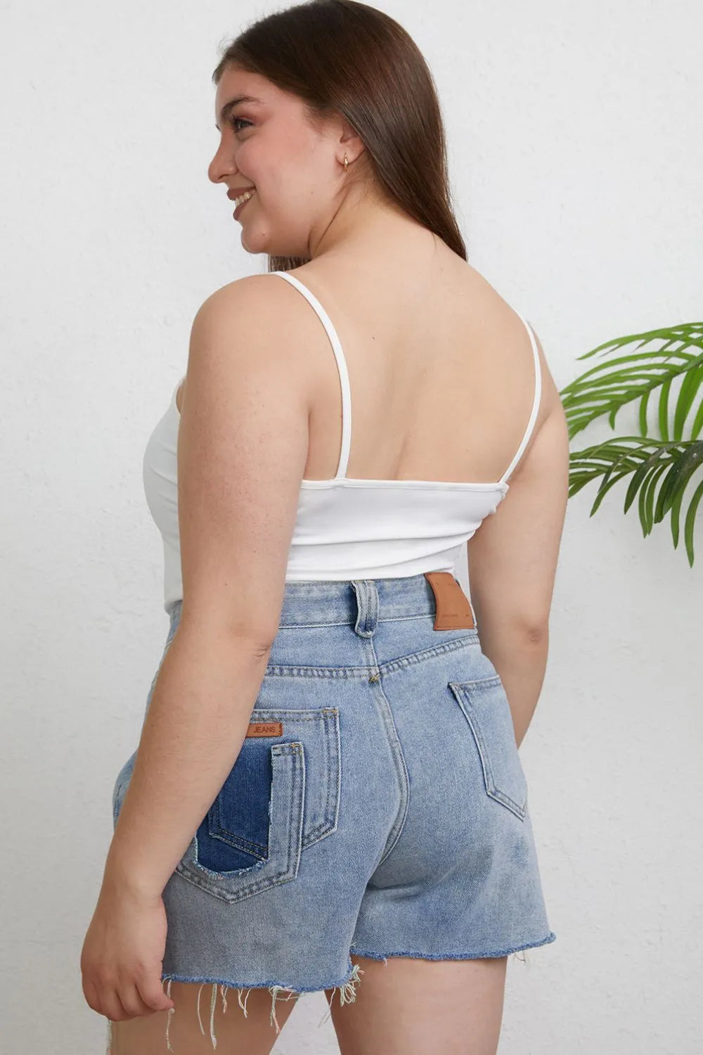 Round neck slim cami tank with spaghetti straps