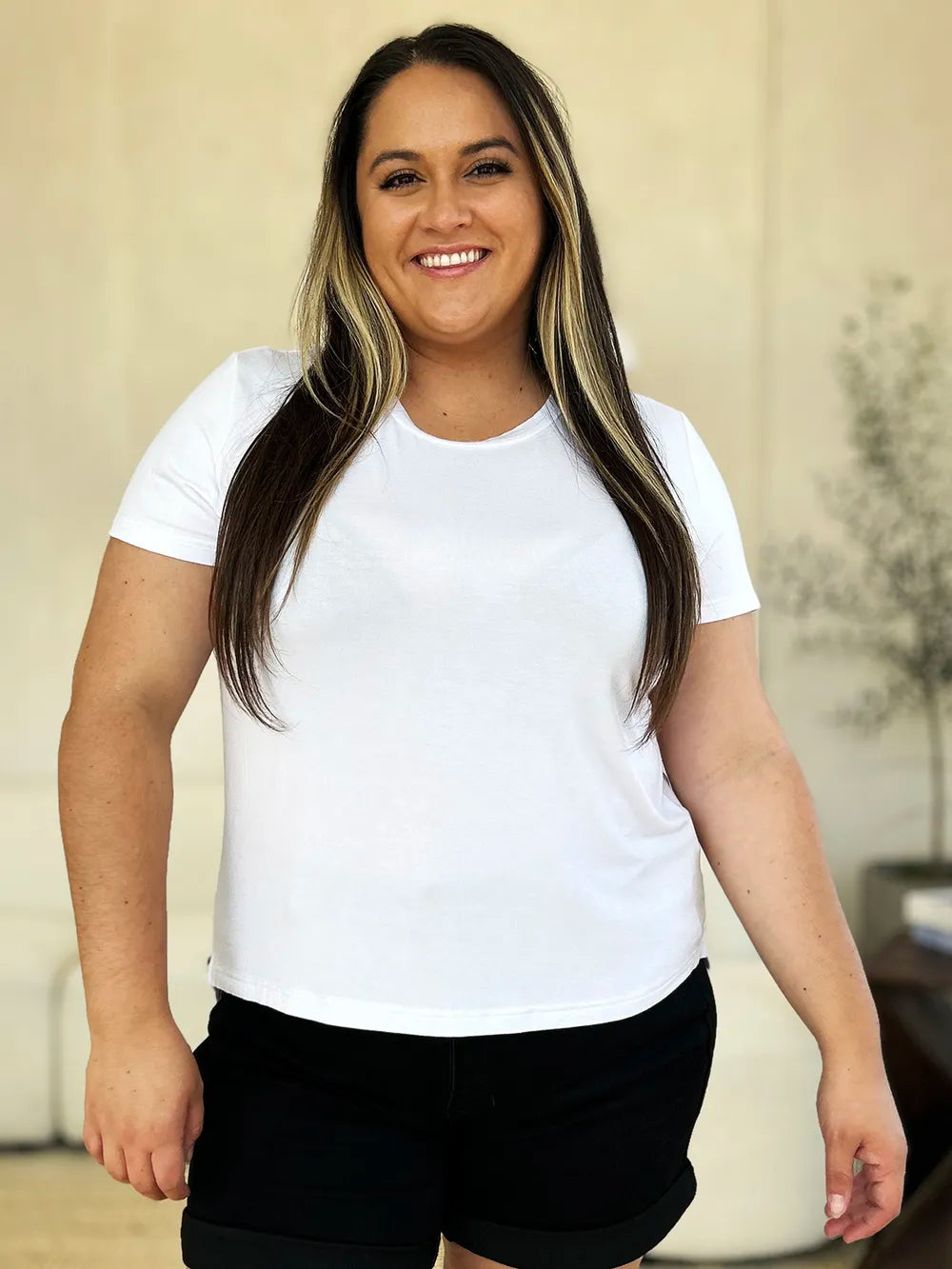 Round neck short sleeve tee with side slit hem