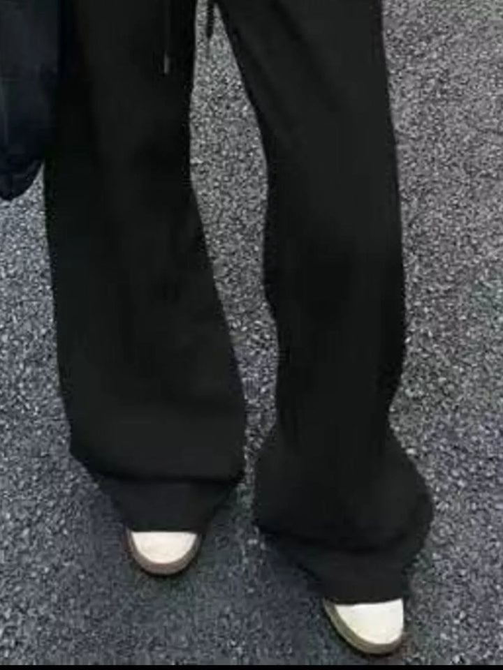 Wide-leg drawstring sweatpants with side pockets