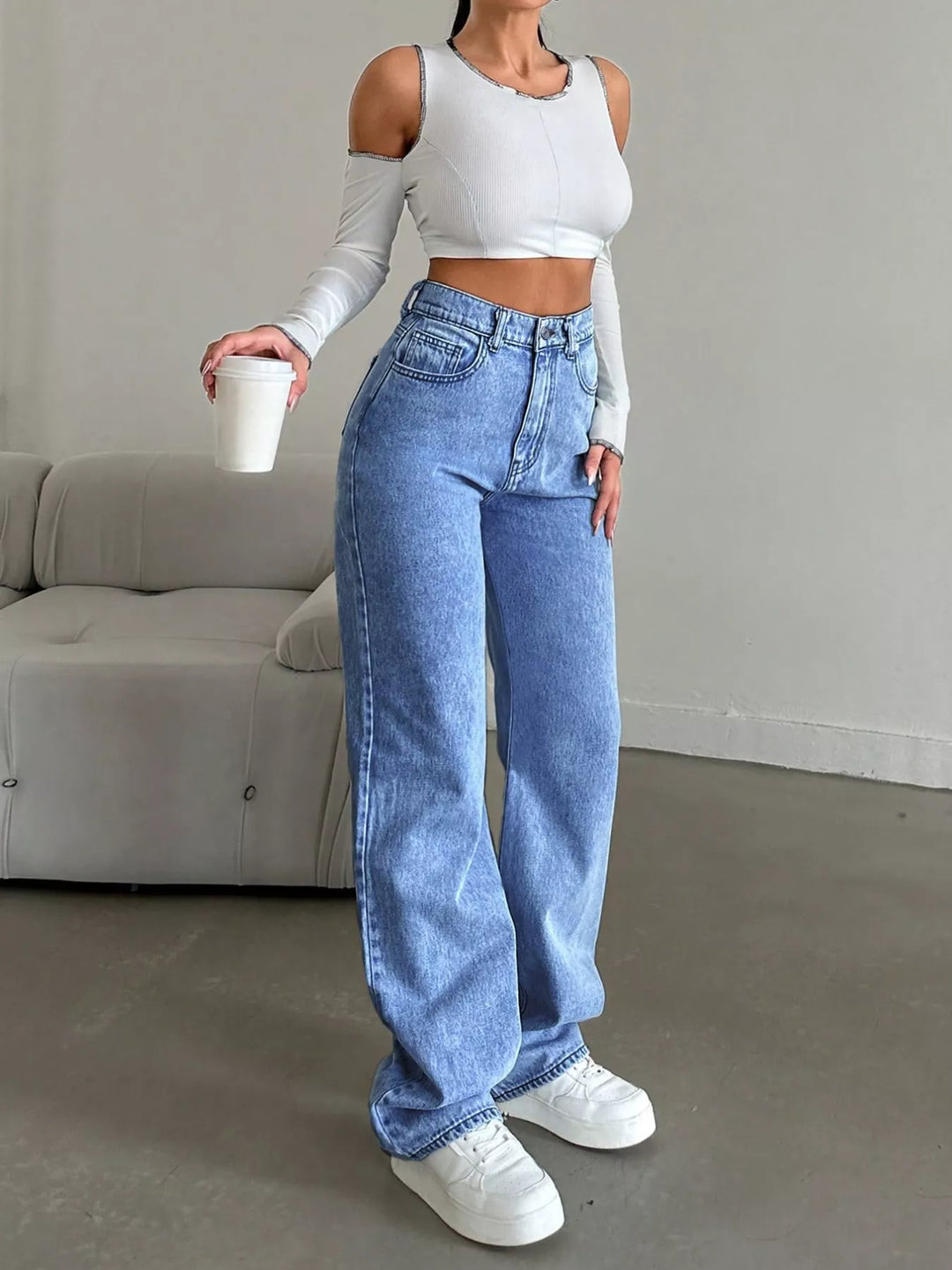 High-rise wide leg denim jeans with side pockets