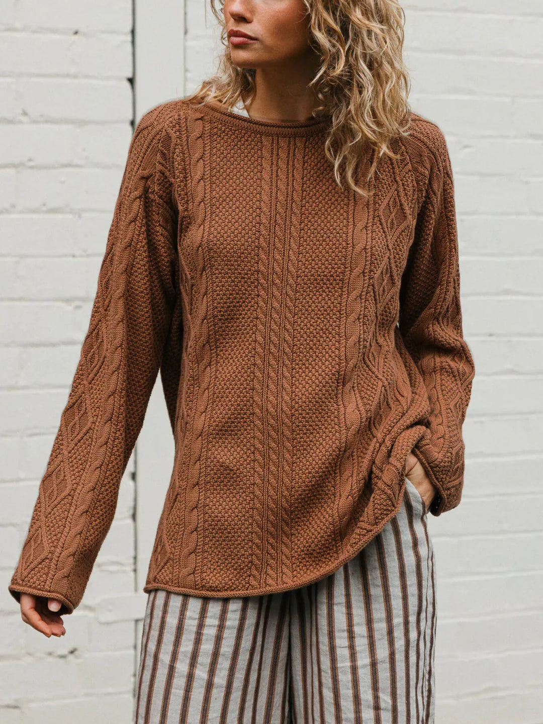 Caramel Cable-knit crew neck sweater with curved hem