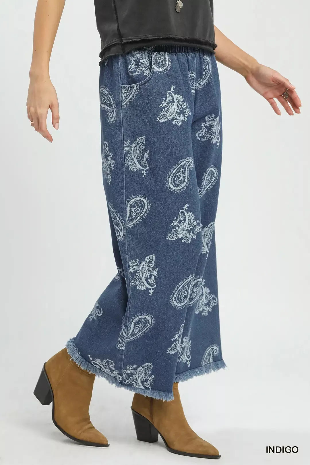 Paisley print wide-leg denim pants with frayed hem