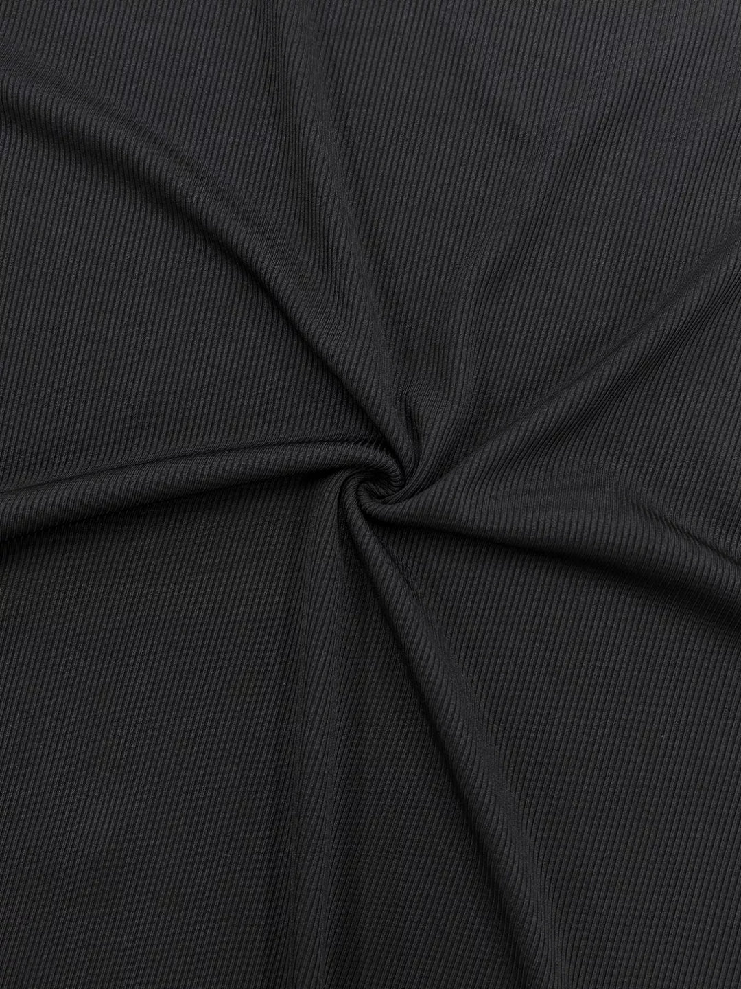 Plus size ribbed round-neck cami with side slit