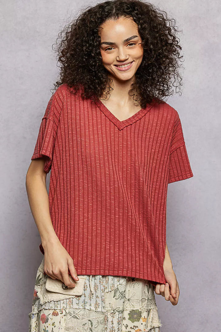 TERRA COTTA Ribbed knit V-neck tee with exposed seam and side slits