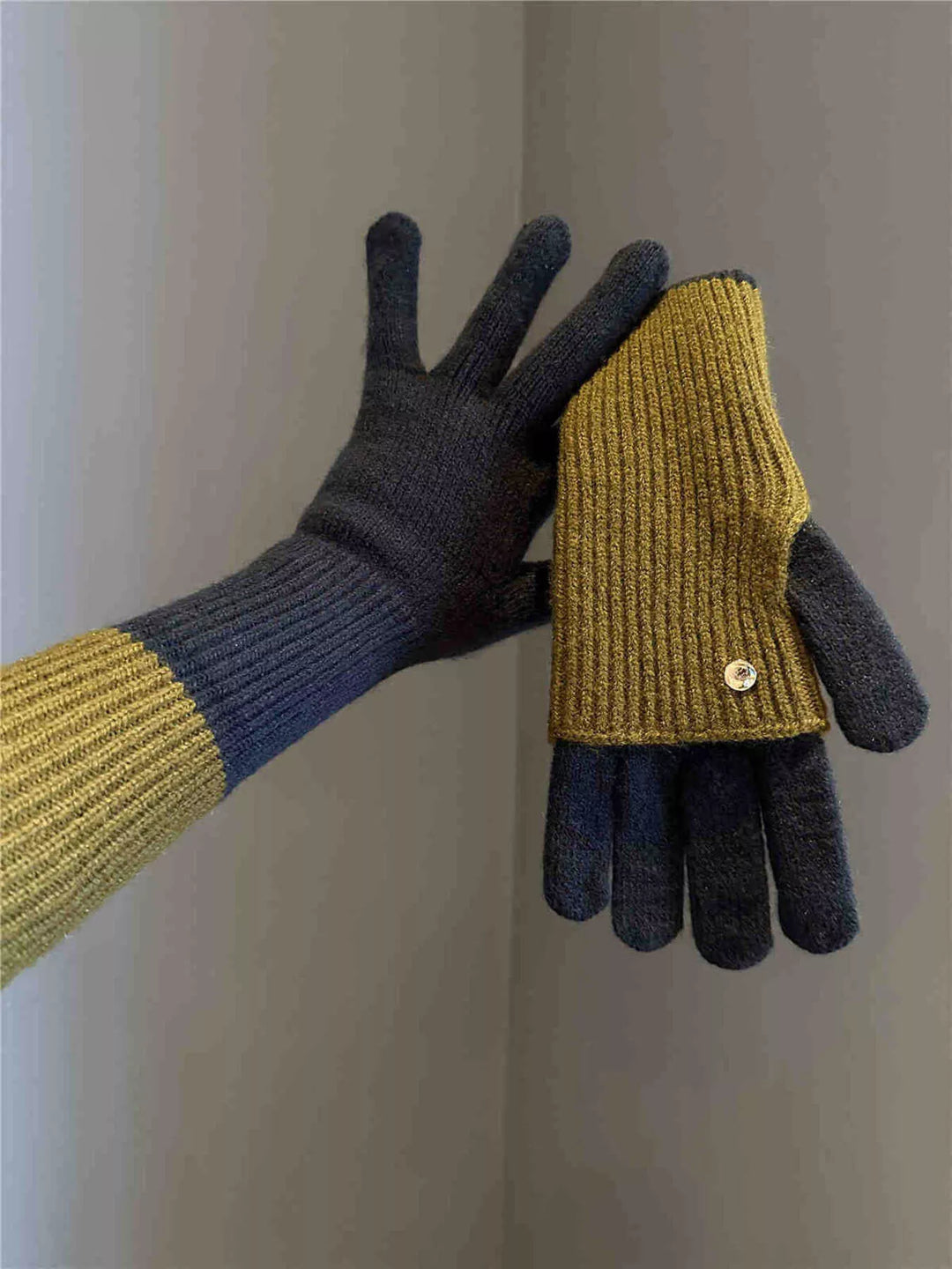 Dark Gray Yellow Two-tone ribbed knit convertible flip-top gloves