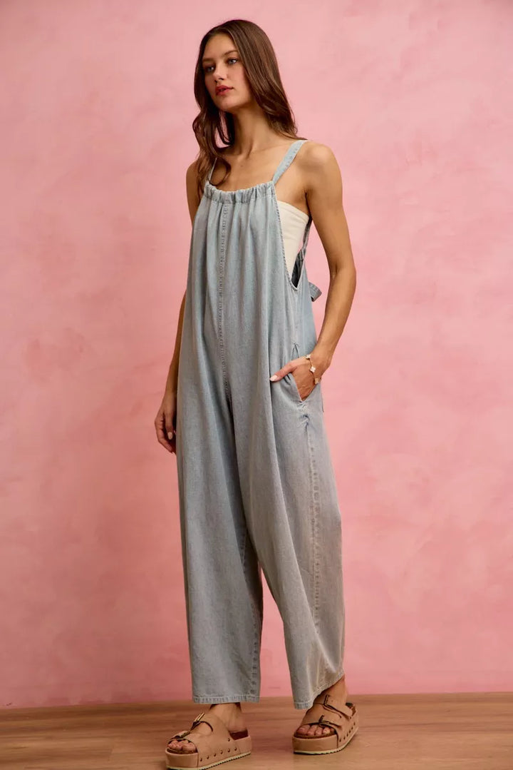Wide-leg lightweight denim overalls with side pockets