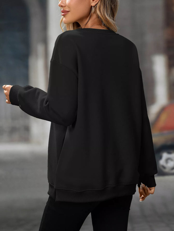 Relaxed crew neck sweatshirt with side pockets and slit hem