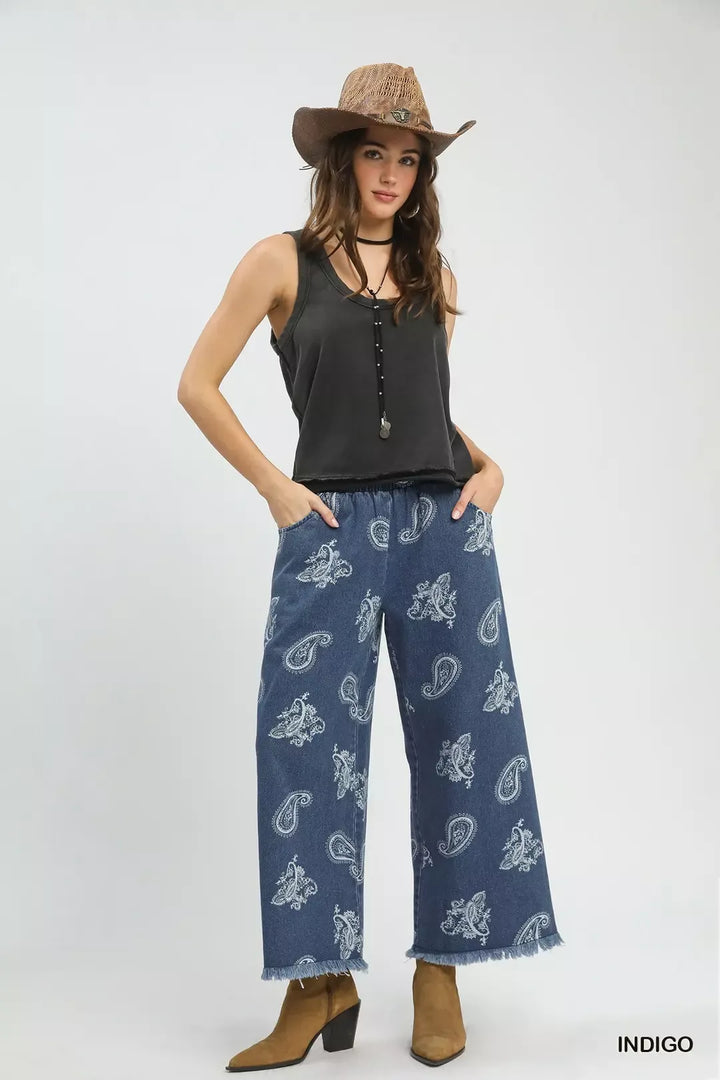 Paisley print wide-leg denim pants with frayed hem
