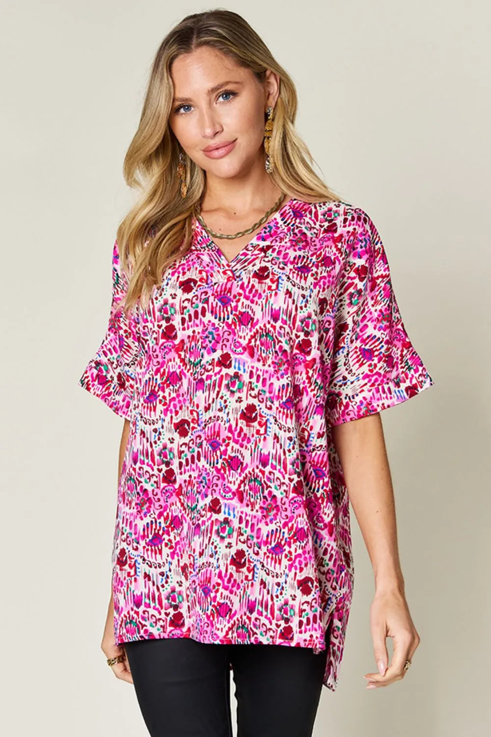 Abstract print V-neck short sleeve tunic blouse