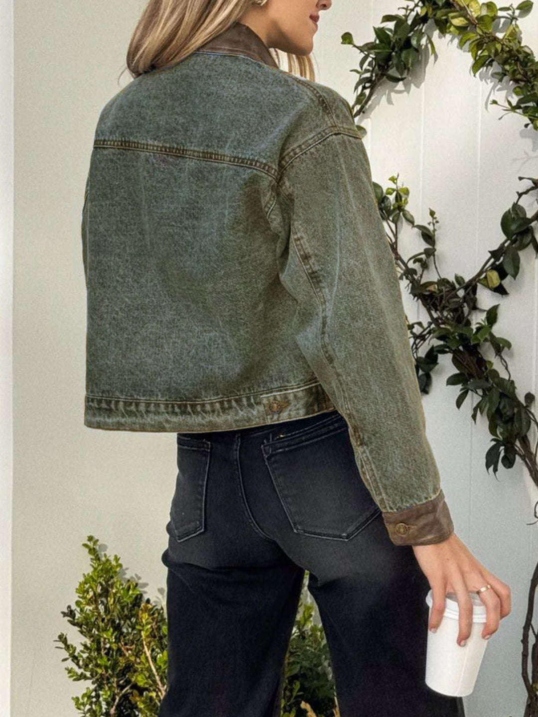 Cropped denim jacket with contrast collar and chest pockets