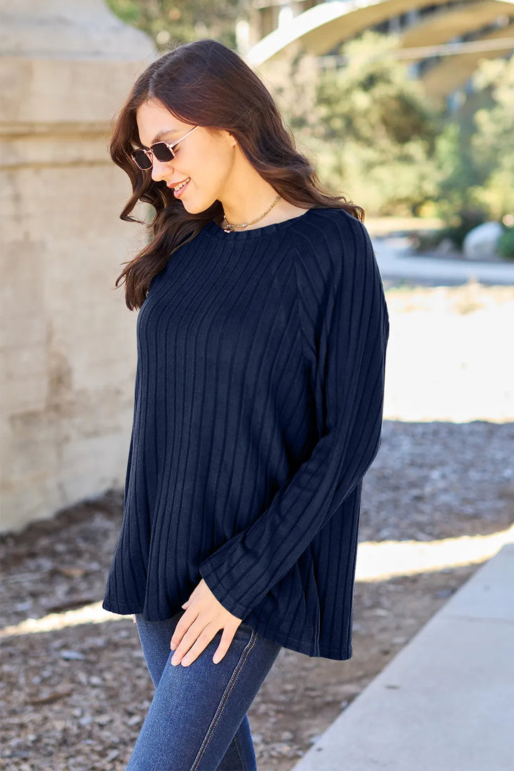 Relaxed ribbed knit round neck long sleeve top
