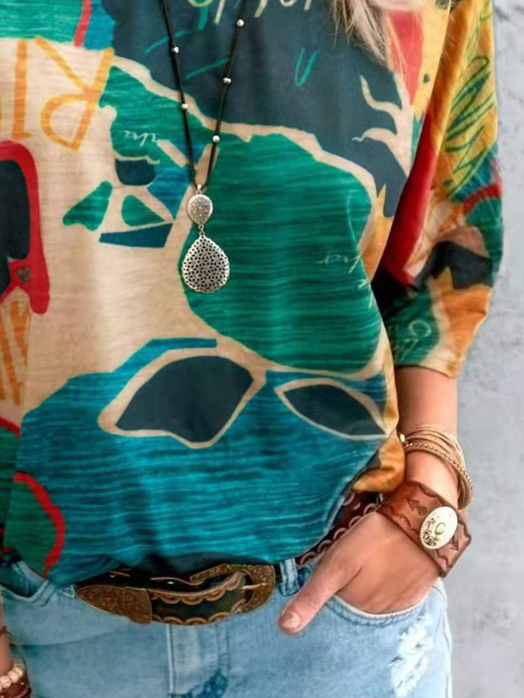 Abstract stripe round-neck short sleeve t-shirt