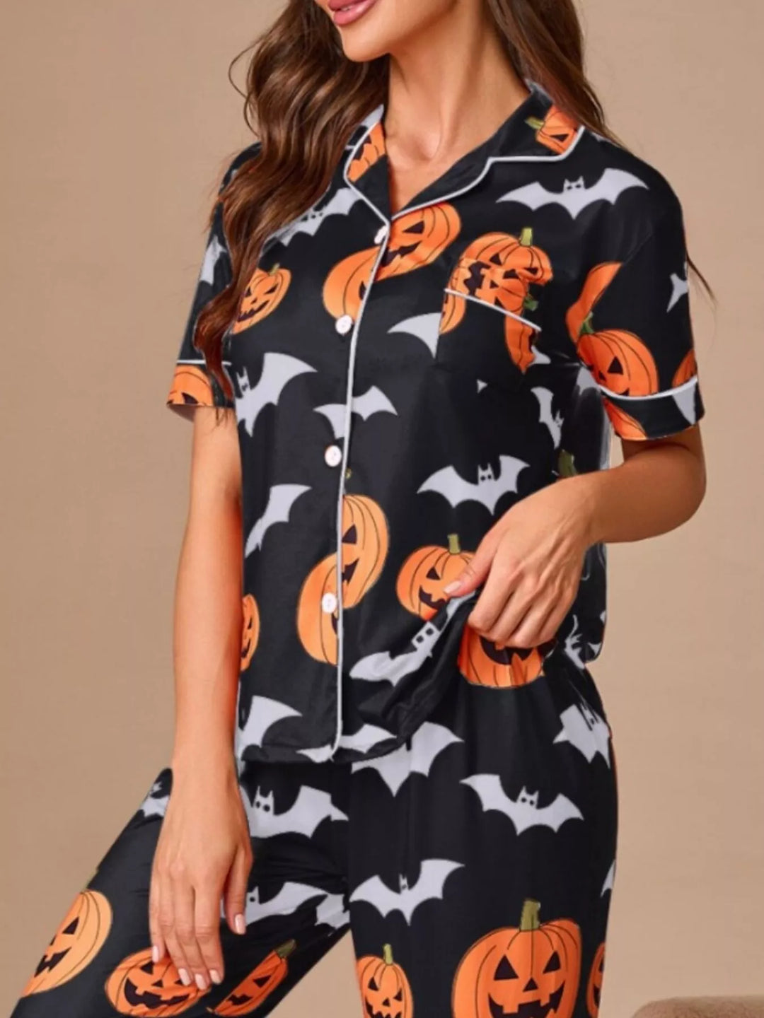 Pumpkin and bat print short sleeve pajama set with piped trim