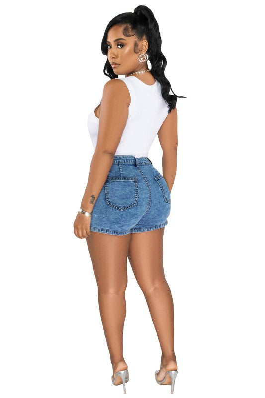 SEXY FASHION CARGO STYLE DENIM SHORT in BLUE - high waist, pocket - detail view